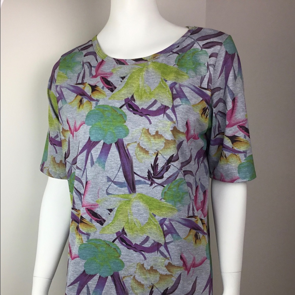 LuLaRoe Women’s Top Blouse Floral Print fits Large